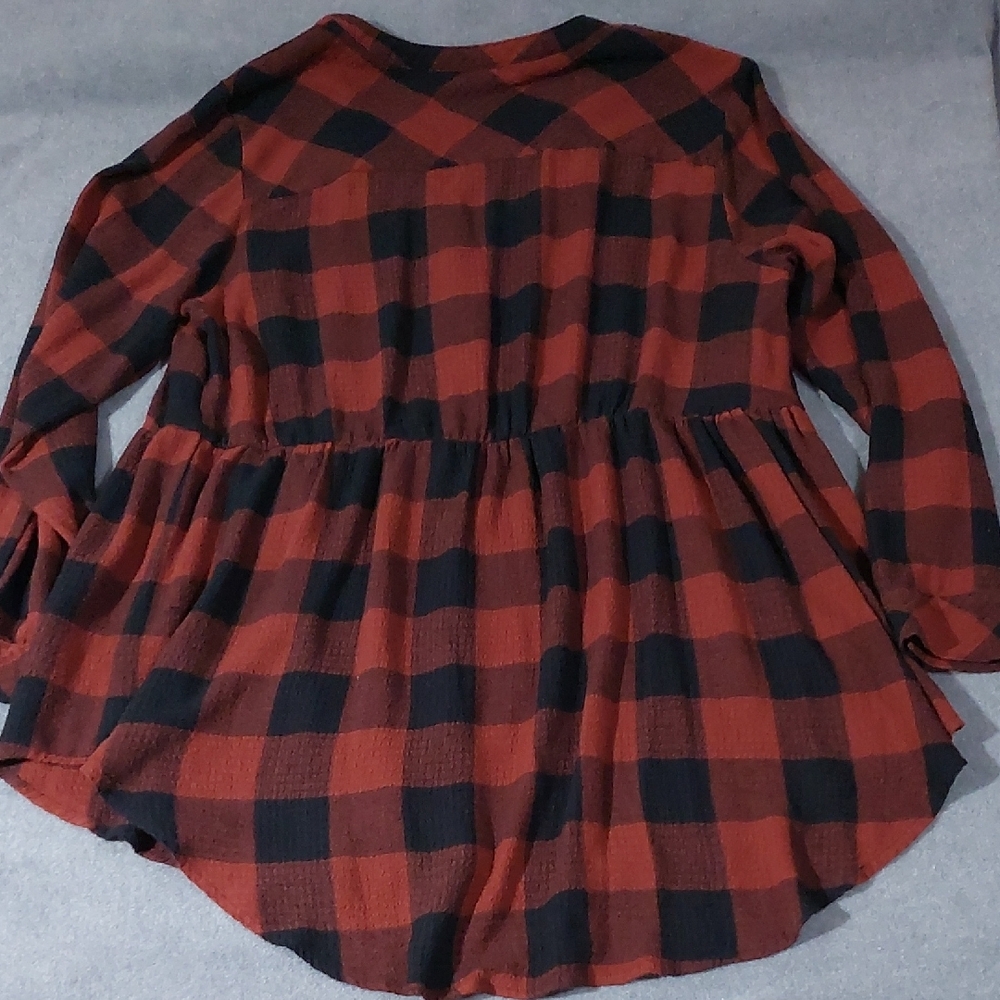 Torrid Red & Black Buffalo Plaid Button Down Tunic - Size 2 - Picture 4 of 7